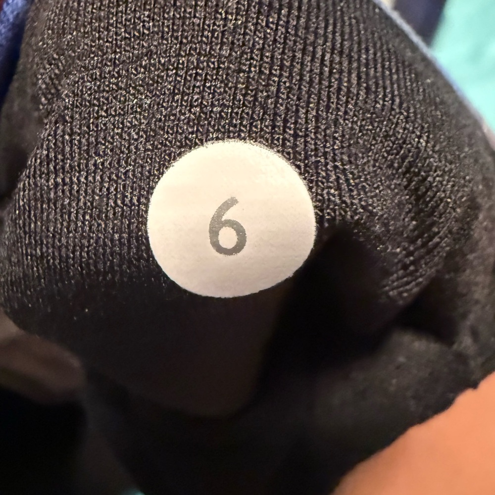 Lululemon capri - Picture 3 of 3